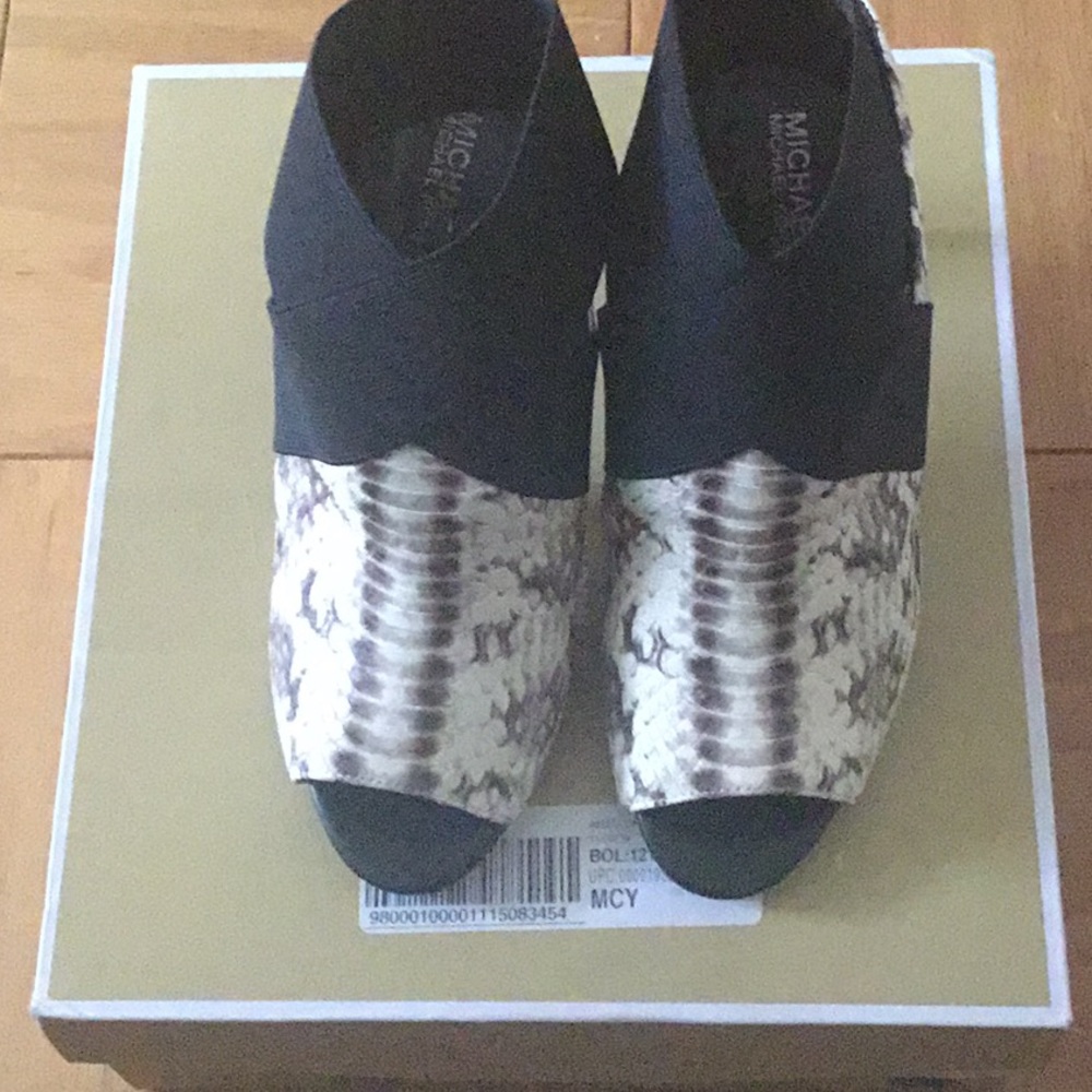 Micheal Kors Ames Open Toe Bootie Natural/Black